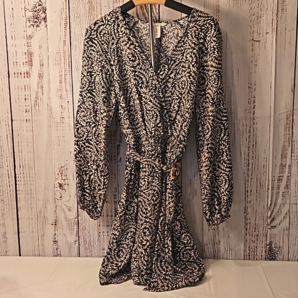 H&M V-neck Belted Long Sleeve Dress
